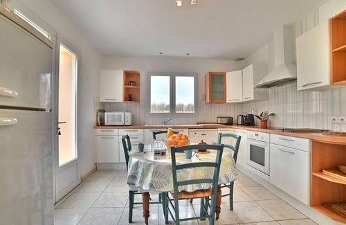 La Remigeasse House | Stunning private villa for 8 guests with WIFI, TV, terrace, pets allowed and parking