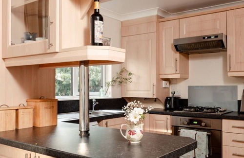 Cullachie House | Stunning private villa for 4 people with WIFI, TV, patio, pets allowed, panoramic view and parking