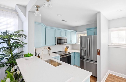 Cannonborough Elliotborough House | Stunning Private Courtyard - 1 Block to King St!