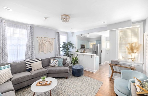 Cannonborough Elliotborough House | Stunning Private Courtyard - 1 Block to King St!