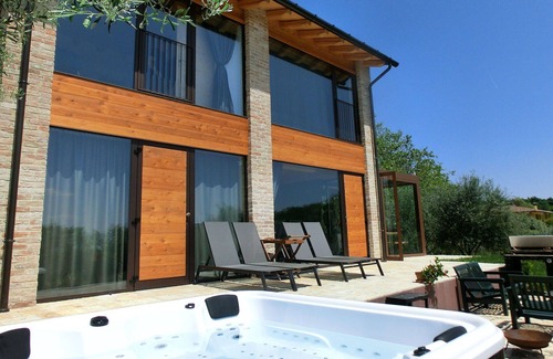 Venegazzu Villa | Stunning private villa with A/C, private pool, sauna, WIFI, hot tub, TV and pets allowed