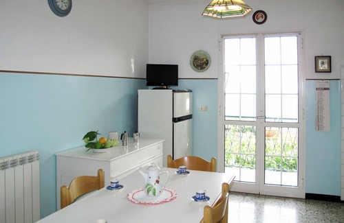 Ranzi House | Stunning private villa for 4 people with WIFI, TV, patio, pets allowed, panoramic view and parking
