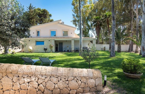Eastern Sicily Villa | Stunning private villa for 6 people with A/C, WIFI, TV and panoramic view, close to Syracuse