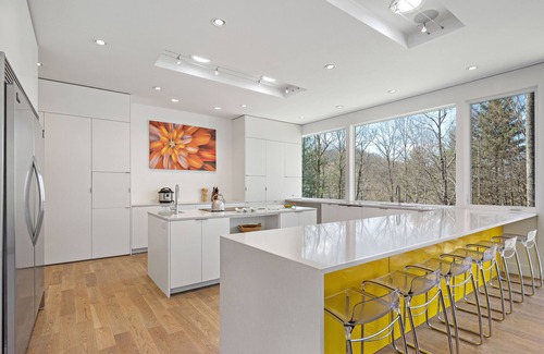 Fairview House | Stunning Private Modern Retreat