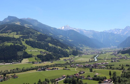 Hainzenberg House | Stunning private villa with WIFI, TV, terrace, pets allowed, panoramic view and parking