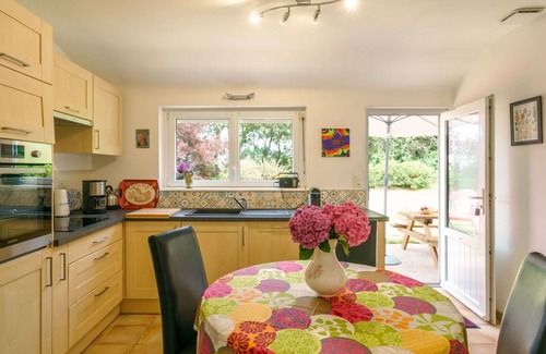Plovan House | Stunning private villa for 4 people with WIFI, TV, terrace, pets allowed and parking