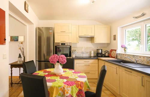 Plovan House | Stunning private villa for 4 people with WIFI, TV, terrace, pets allowed and parking