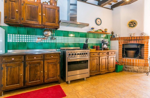 Castelfranco di Sopra House | Stunning private villa for 5 guests with WIFI, TV, patio, pets allowed and parking