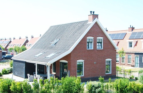 Colijnsplaat House | Stunning private villa for 10 guests with WIFI, TV, terrace and parking
