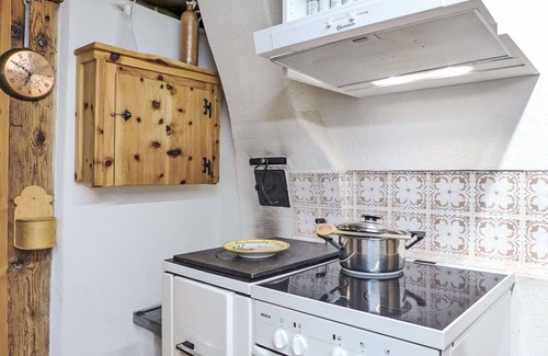 Innertkirchen House | Stunning private villa for 6 people with WIFI, TV, terrace, pets allowed, panoramic view and par.