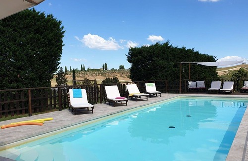 Asciano Villa | Stunning private villa for 10 people with WIFI, private pool, A/C, TV and parking