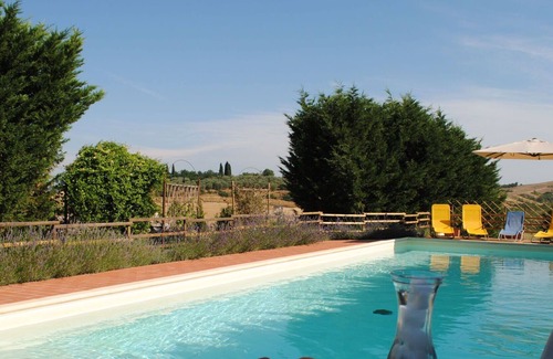 Asciano Villa | Stunning private villa for 10 people with WIFI, private pool, A/C, TV and parking