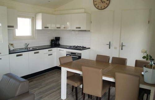 IJhorst House | Stunning private villa for 6 people with WIFI, pool, TV and terrace