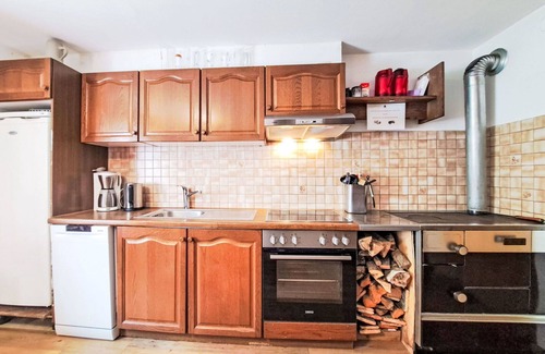 Finkenberg House | Stunning private villa for 15 guests with TV, terrace, pets allowed, panoramic view and parking