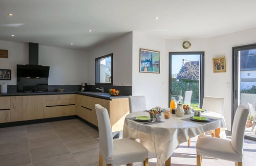 Beg-Meil House | Stunning private villa for 4 people with WIFI, TV, terrace, pets allowed and parking
