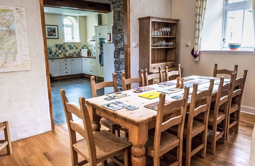Glen Urquhart House | Stunning private villa for 10 people with TV, terrace and pets allowed
