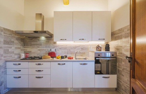 Corsanico House | Stunning private villa with WIFI, private pool, A/C, TV, patio, pets allowed and parking