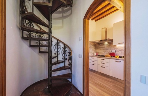Corsanico House | Stunning private villa with WIFI, private pool, A/C, TV, patio, pets allowed and parking