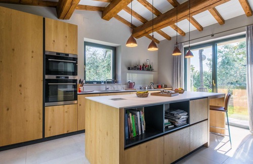 Montisi Villa | Stunning private villa for 6 guests with WIFI, A/C, private pool, TV, patio and parking