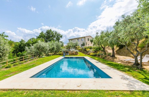 Montisi Villa | Stunning private villa for 6 guests with WIFI, A/C, private pool, TV, patio and parking