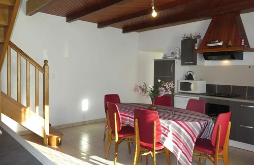 Pleubian House | Stunning private villa for 5 guests with WIFI, TV, patio, pets allowed and parking
