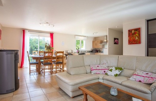 Portbail House | Stunning private villa for 4 people with WIFI, TV, terrace, pets allowed and parking