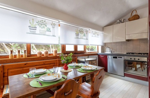 Portobello House | Stunning private villa for 6 guests with A/C, WIFI, TV, patio and pets allowed