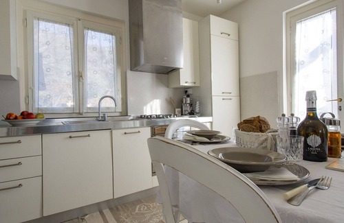 Macchino House | Stunning private villa with hot tub, private pool, WIFI, TV, patio, pets allowed and parking
