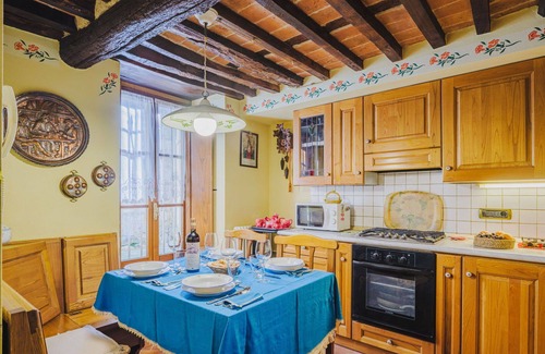Santa Lucia House | Stunning private villa for 4 guests with WIFI, A/C, TV, balcony and parking