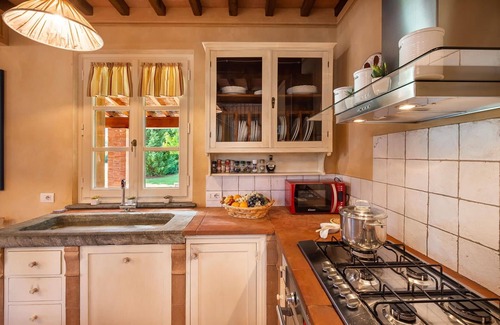 Castelvecchio Villa | Stunning private villa with WIFI, A/C, private pool, TV, veranda and parking, close to Lucca