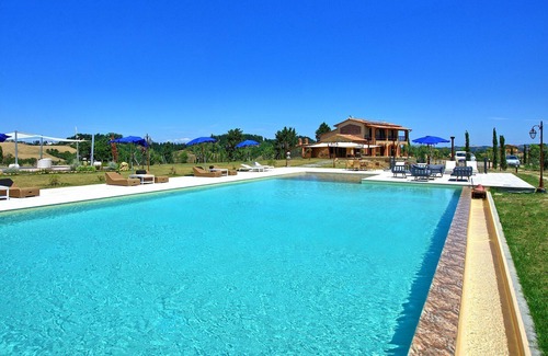 Peccioli Villa | Stunning private villa with WIFI, private pool, A/C, hot tub, patio and panoramic view