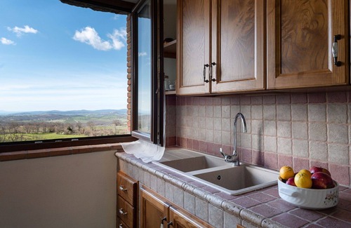 Scansano House | Stunning private villa for 8 guests with WIFI, patio, pets allowed and panoramic view