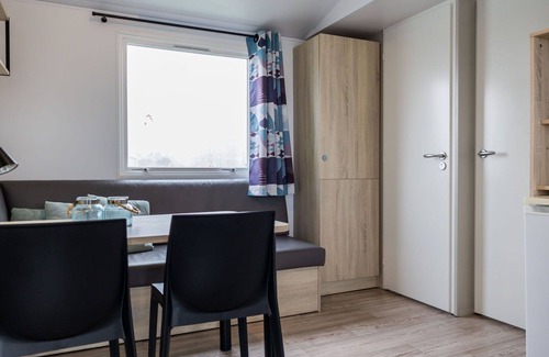 De Veenhoop House | Stunning private villa for 4 guests with WIFI, TV, terrace, pets allowed and parking