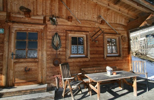 Schwendau House | Stunning private villa for 6 people with WIFI, TV, terrace, pets allowed and parking