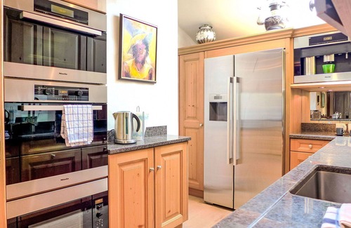 Schoenried House | Stunning private villa for 12 people with WIFI, TV, patio, pets allowed, panoramic view and park.
