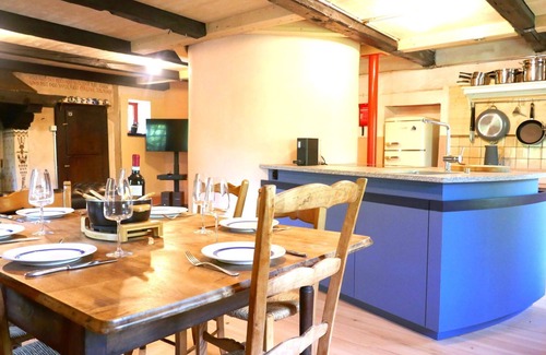 Semione House | Stunning private villa for 6 people with WIFI, TV, patio and parking