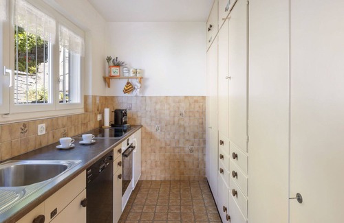 Gordola House | Stunning private villa for 4 people with WIFI, TV, balcony, pets allowed, panoramic view and par.
