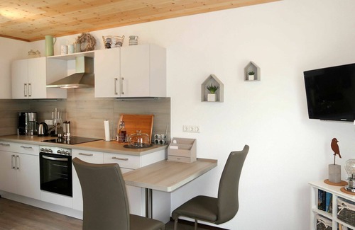 Kirburg House | Stunning private villa for 2 guests with TV, terrace and parking