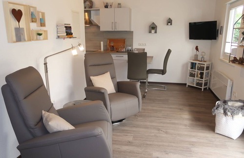 Kirburg House | Stunning private villa for 2 guests with TV, terrace and parking