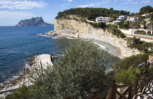 Urbanitzacio la Fustera Villa | Stunning private villa for 12 guests with WIFI, A/C, private pool, TV and patio