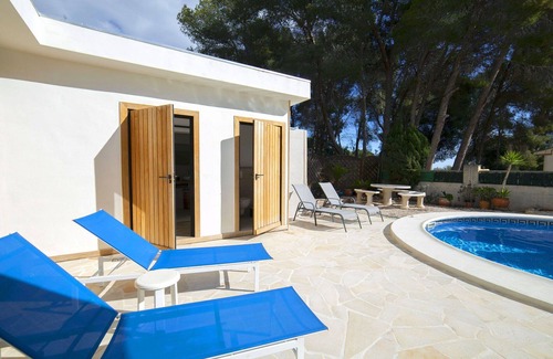 Urbanitzacio la Fustera Villa | Stunning private villa for 12 guests with WIFI, A/C, private pool, TV and patio