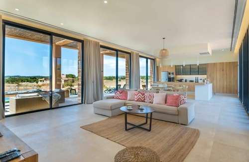 Sencelles Villa | Stunning private villa with WIFI, A/C, private pool, TV, patio, panoramic view and parking
