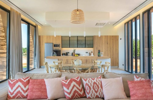 Sencelles Villa | Stunning private villa with WIFI, A/C, private pool, TV, patio, panoramic view and parking