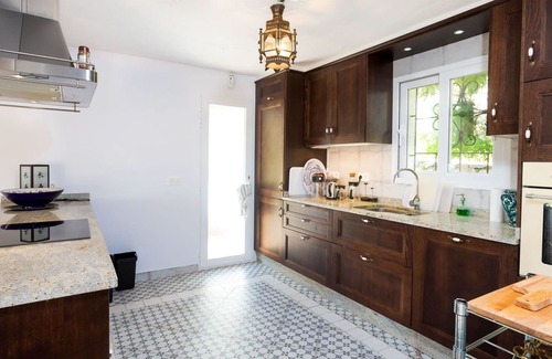 Salobrena House | Stunning private villa for 6 guests with WIFI, A/C, TV, terrace, pets allowed and parking