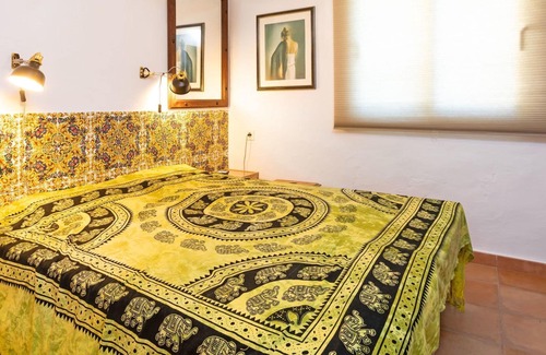 Salobrena House | Stunning private villa for 6 guests with WIFI, A/C, TV, terrace, pets allowed and parking