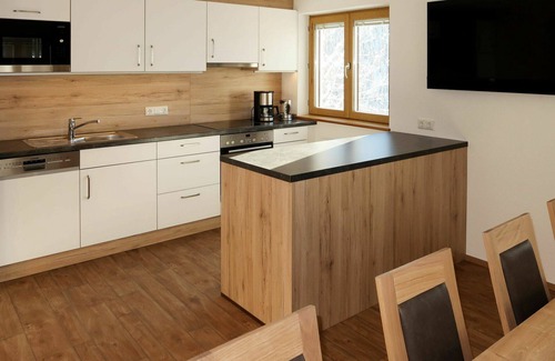 See House | Stunning private villa for 10 people with WIFI, TV and balcony
