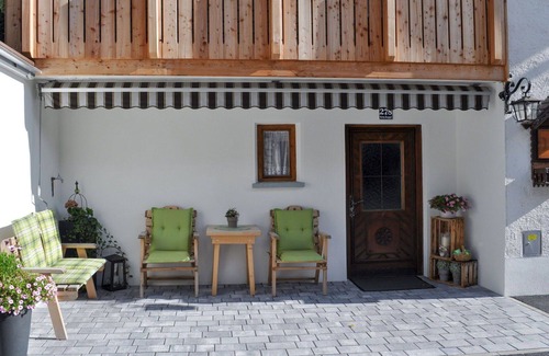 See House | Stunning private villa for 10 people with WIFI, TV and balcony