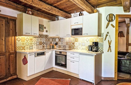 Prutz House | Stunning private villa for 7 people with WIFI, TV, terrace, pets allowed and parking