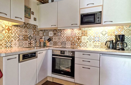 Prutz House | Stunning private villa for 7 people with WIFI, TV, terrace, pets allowed and parking
