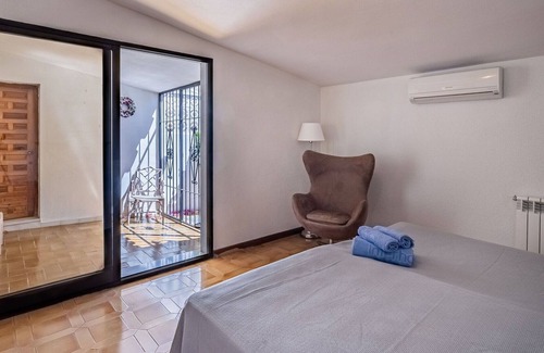 Nueva Andalucia House | Stunning private villa for 8 people with private pool, WIFI, patio, pets allowed and parking